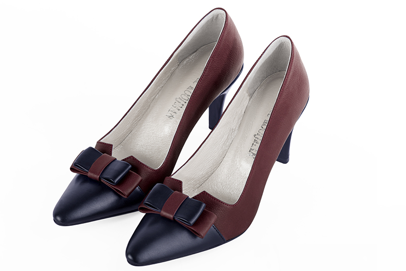 Navy blue and burgundy red women's dress pumps, with a knot on the front. Tapered toe. High slim heel. Front view - Florence KOOIJMAN